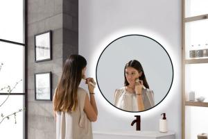 Espejo HALO negro redondo con luz led 80 cm
