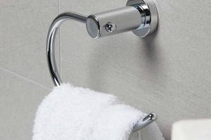 Toallero FLASH cromo aro adhesivo 19,5 cm